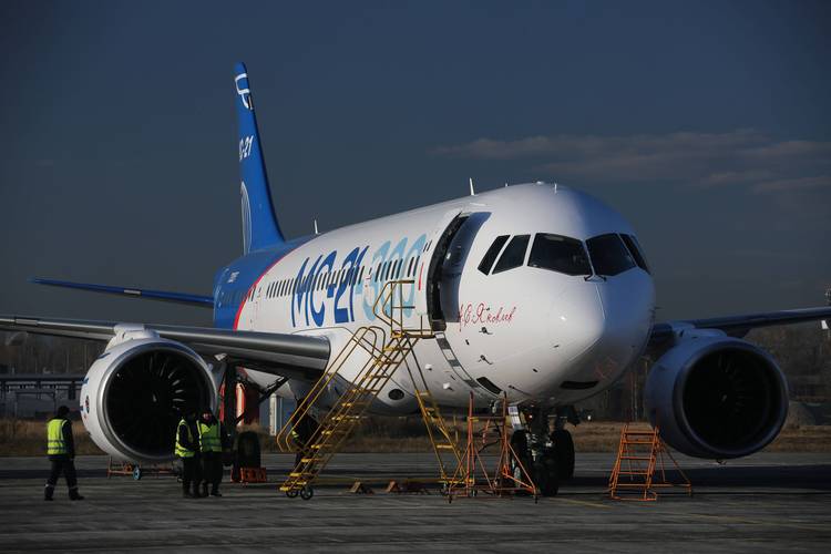 俄一客机备降兰州，俄客机在未完工跑道成功误降